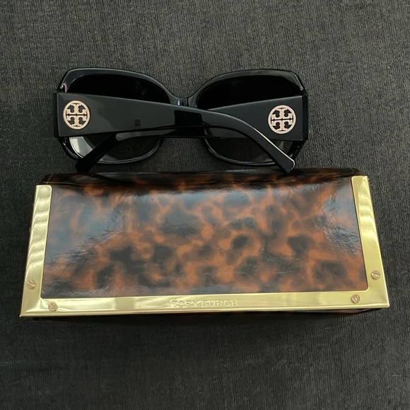 Tory Burch Black Sunglasses with Bold Frames and Dark Lenses - Picture 2 of 9